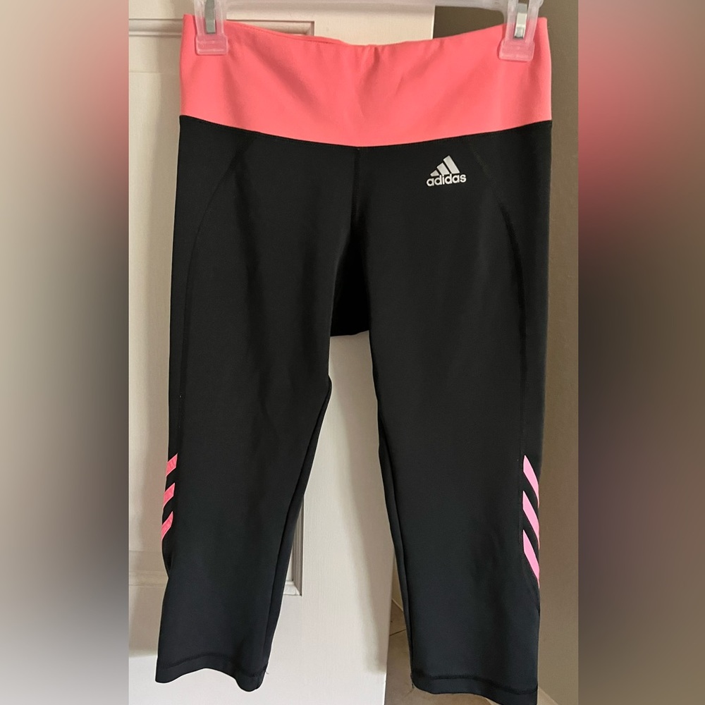 SOLD!! Adidas capri leggings